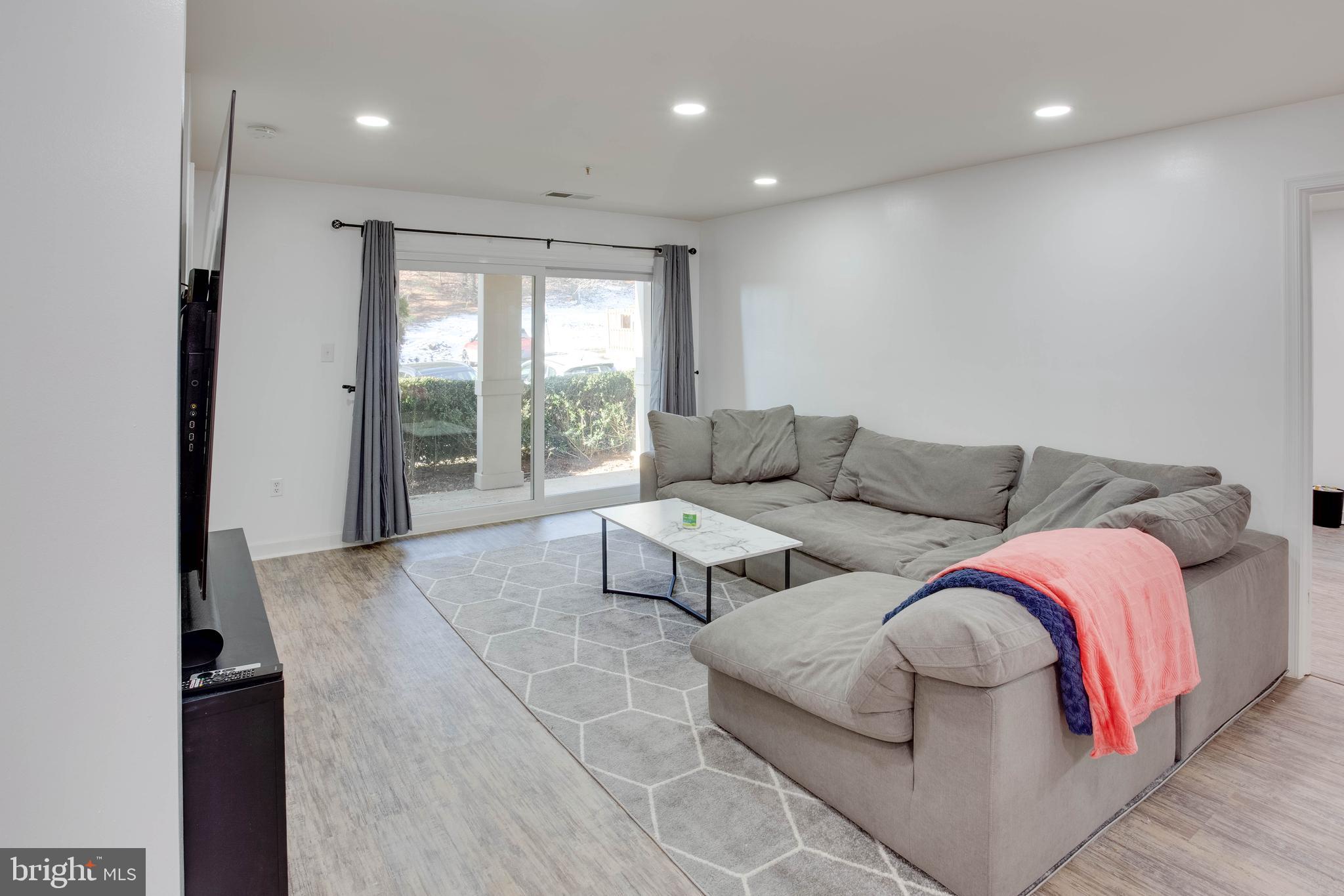 1049 GARDENVIEW LOOP #201
