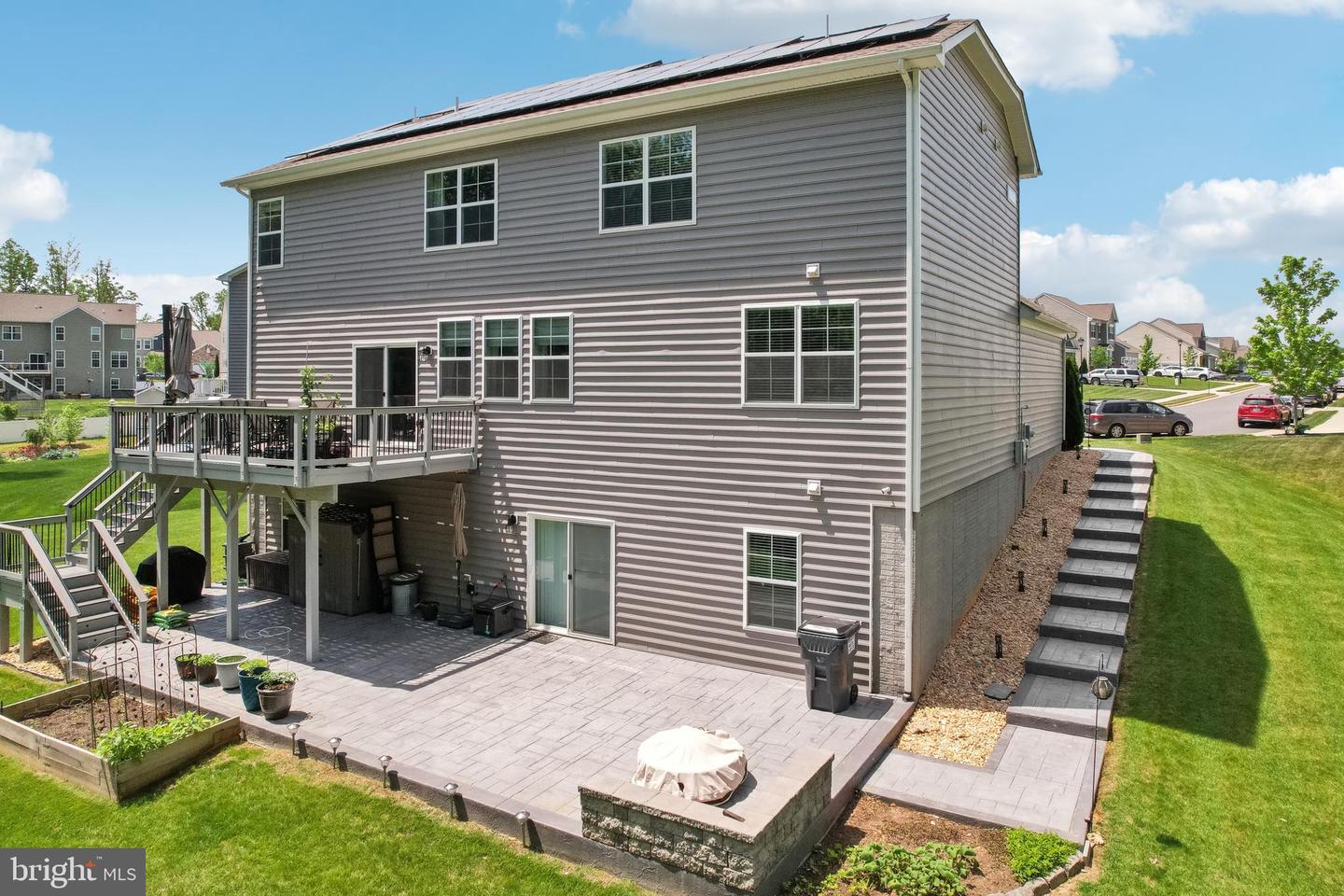 209 Elm St