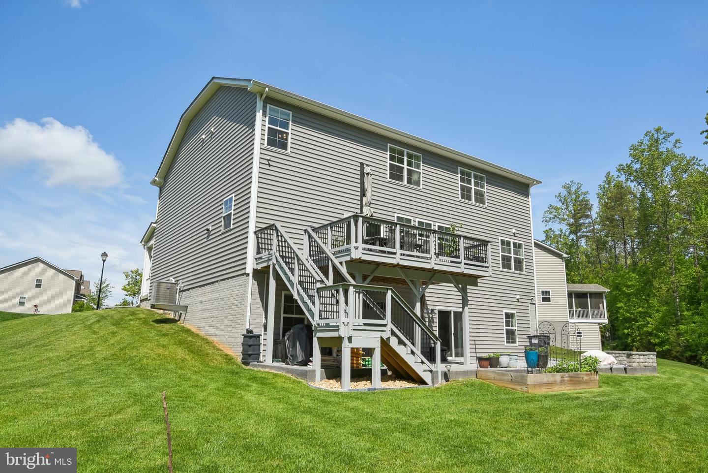 209 Elm St