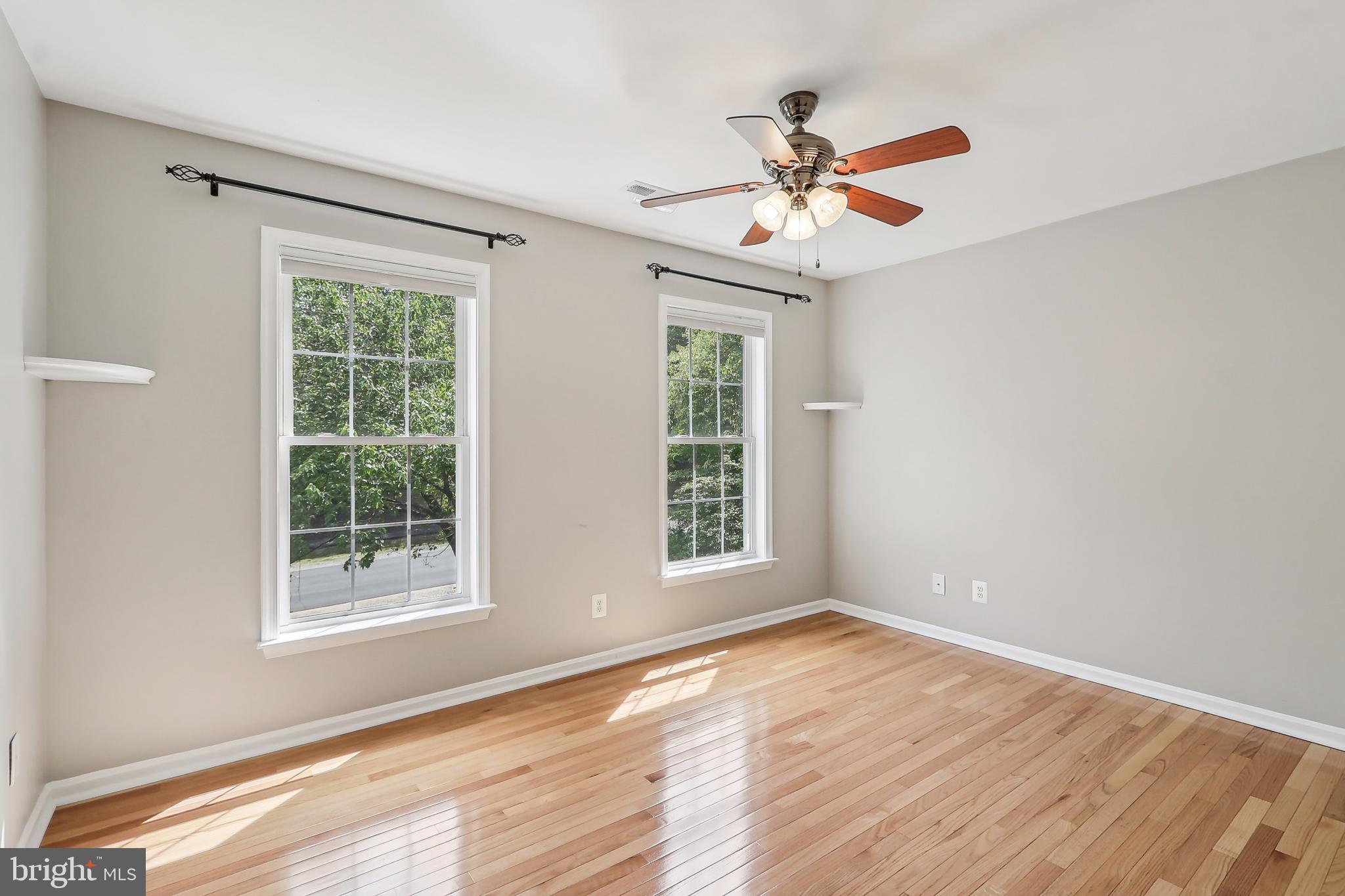 24 MONUMENT DR