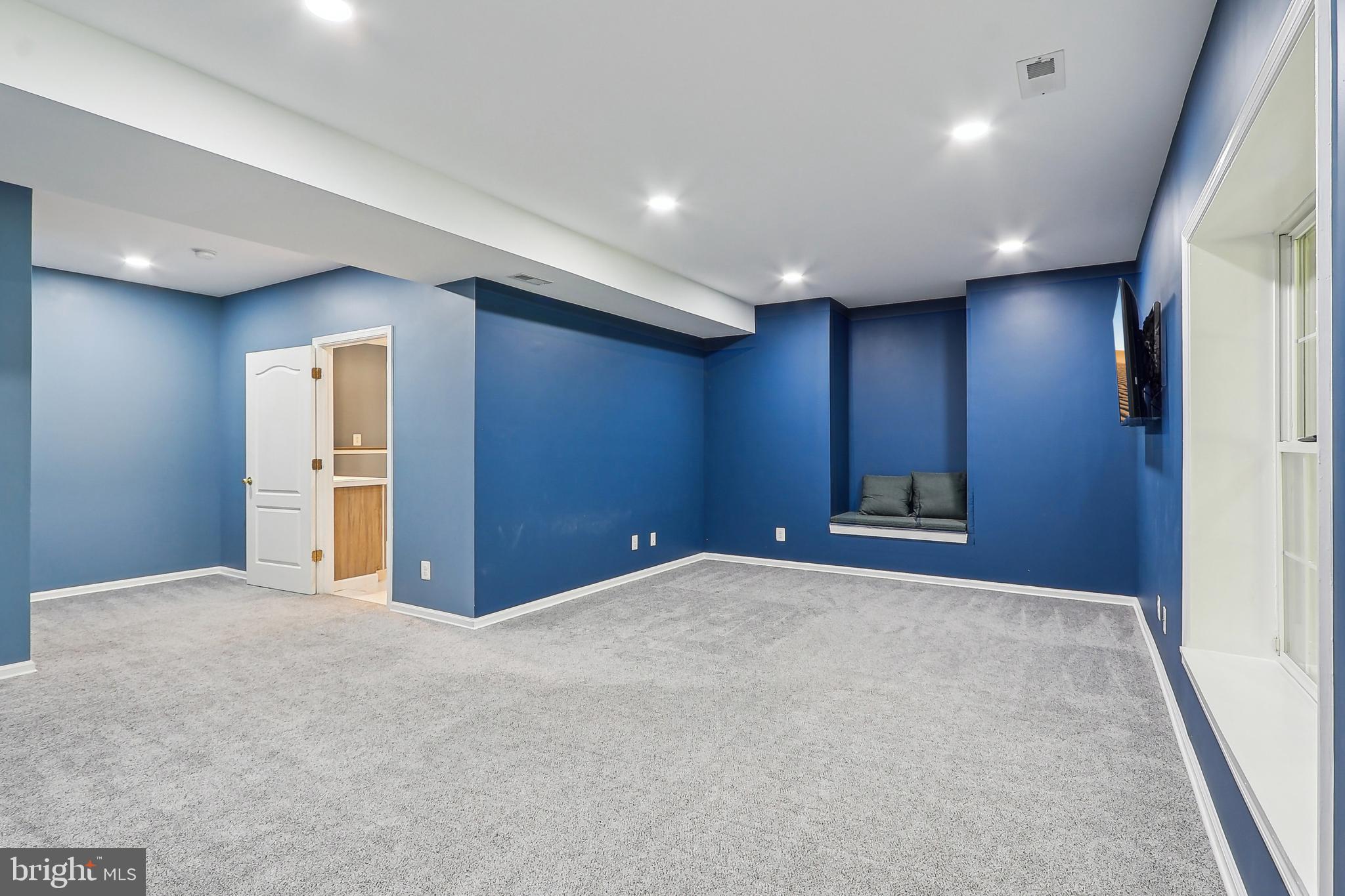 24 MONUMENT DR