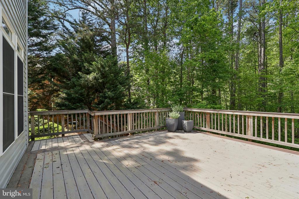 24 MONUMENT DR