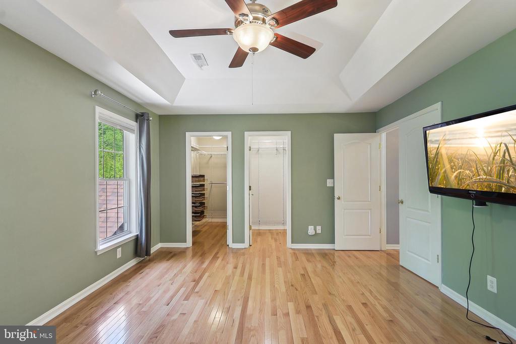 24 MONUMENT DR