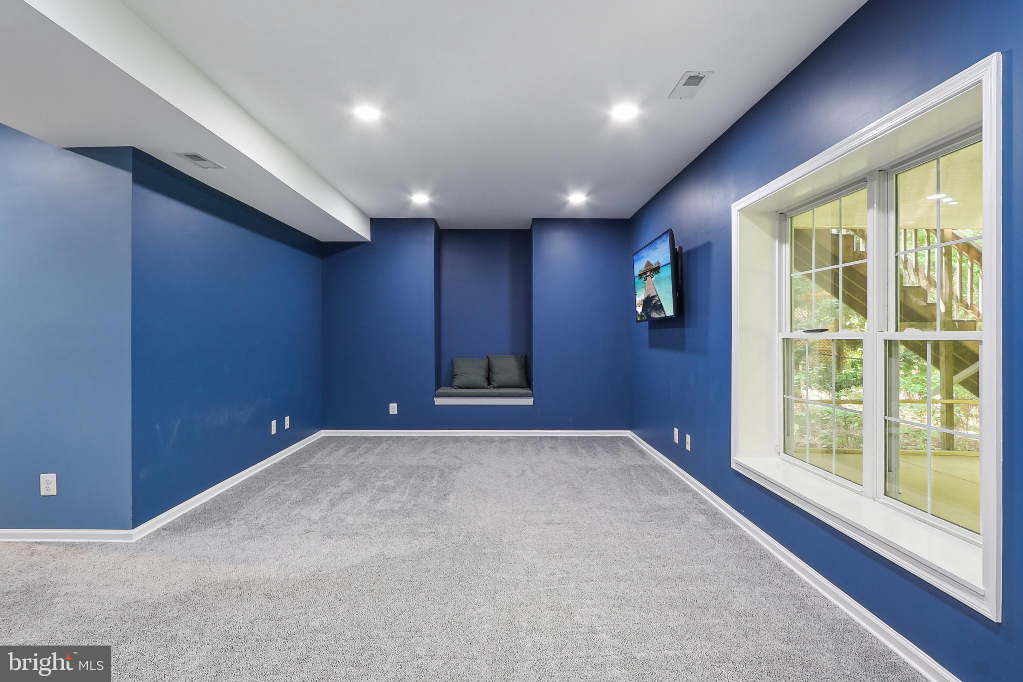 24 MONUMENT DR