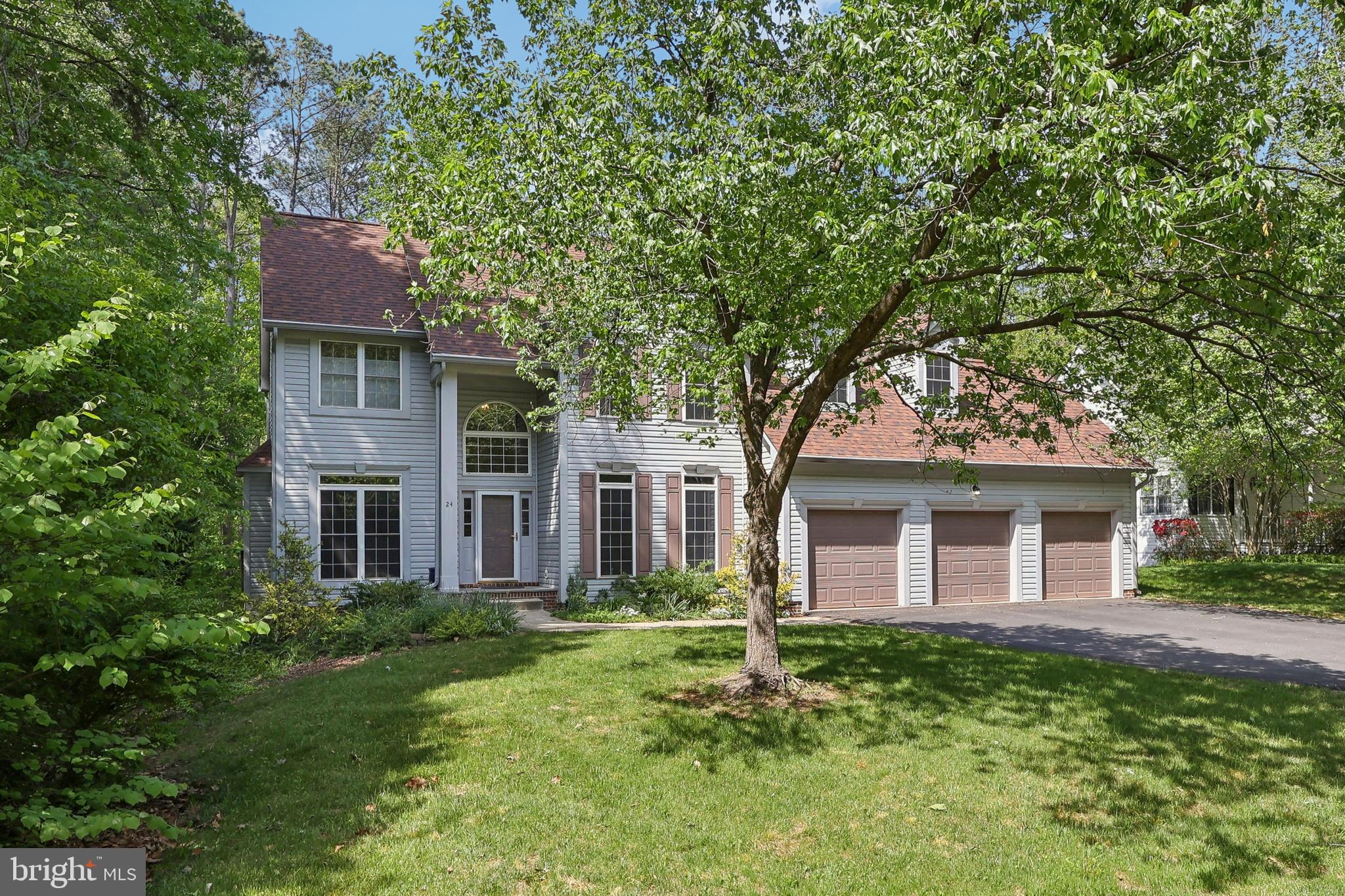 24 MONUMENT DR