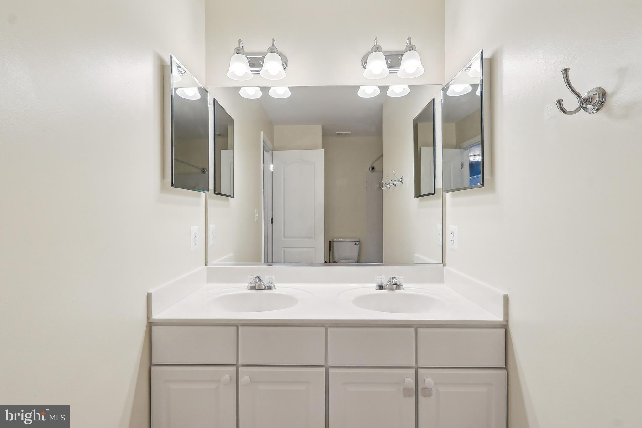 24 MONUMENT DR