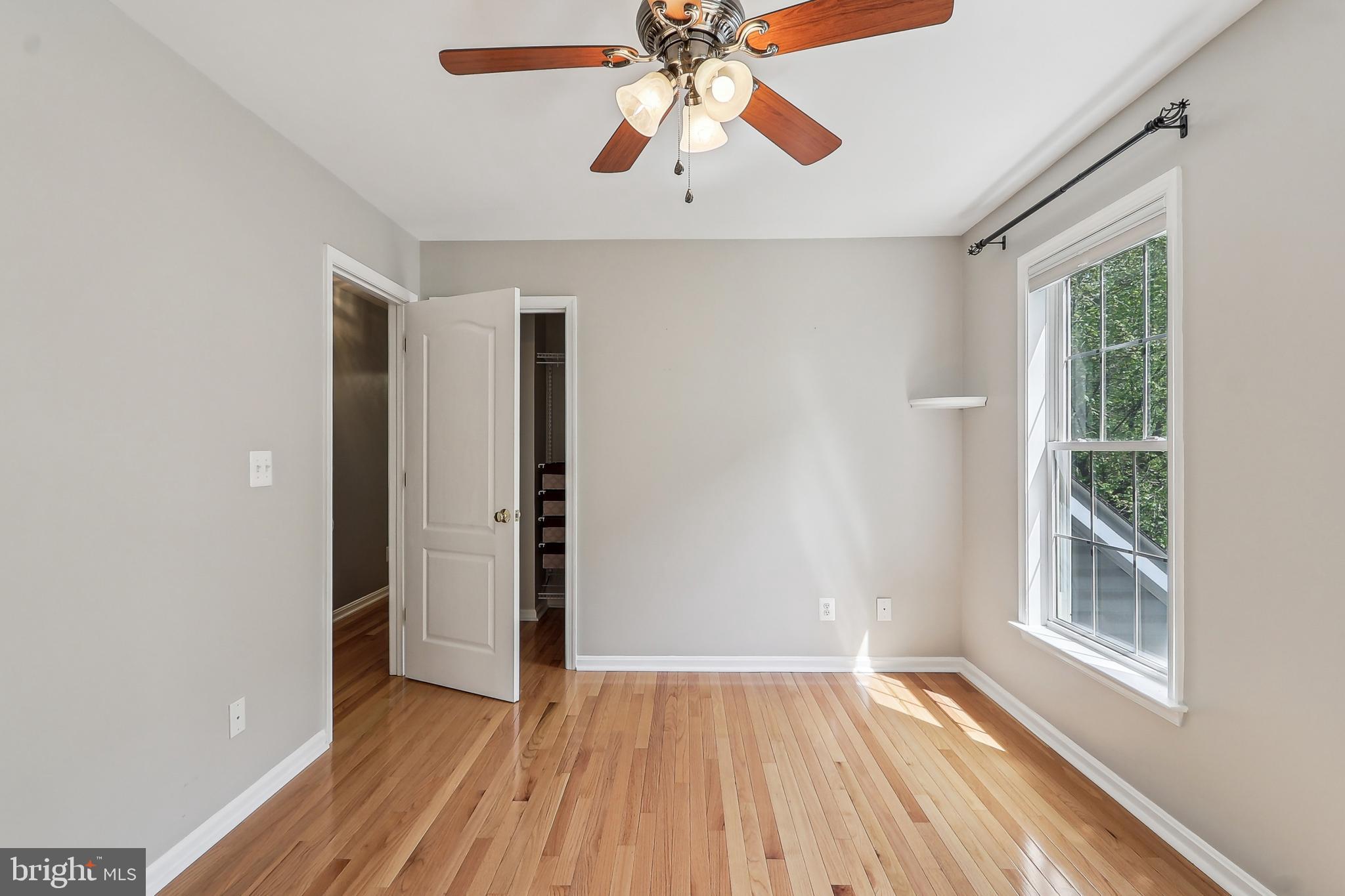24 MONUMENT DR