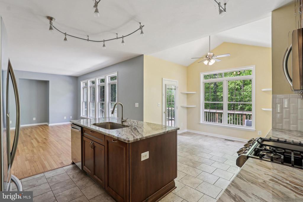 24 MONUMENT DR