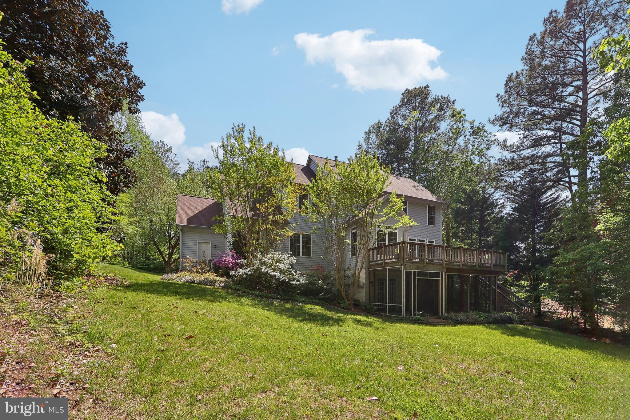 24 MONUMENT DR