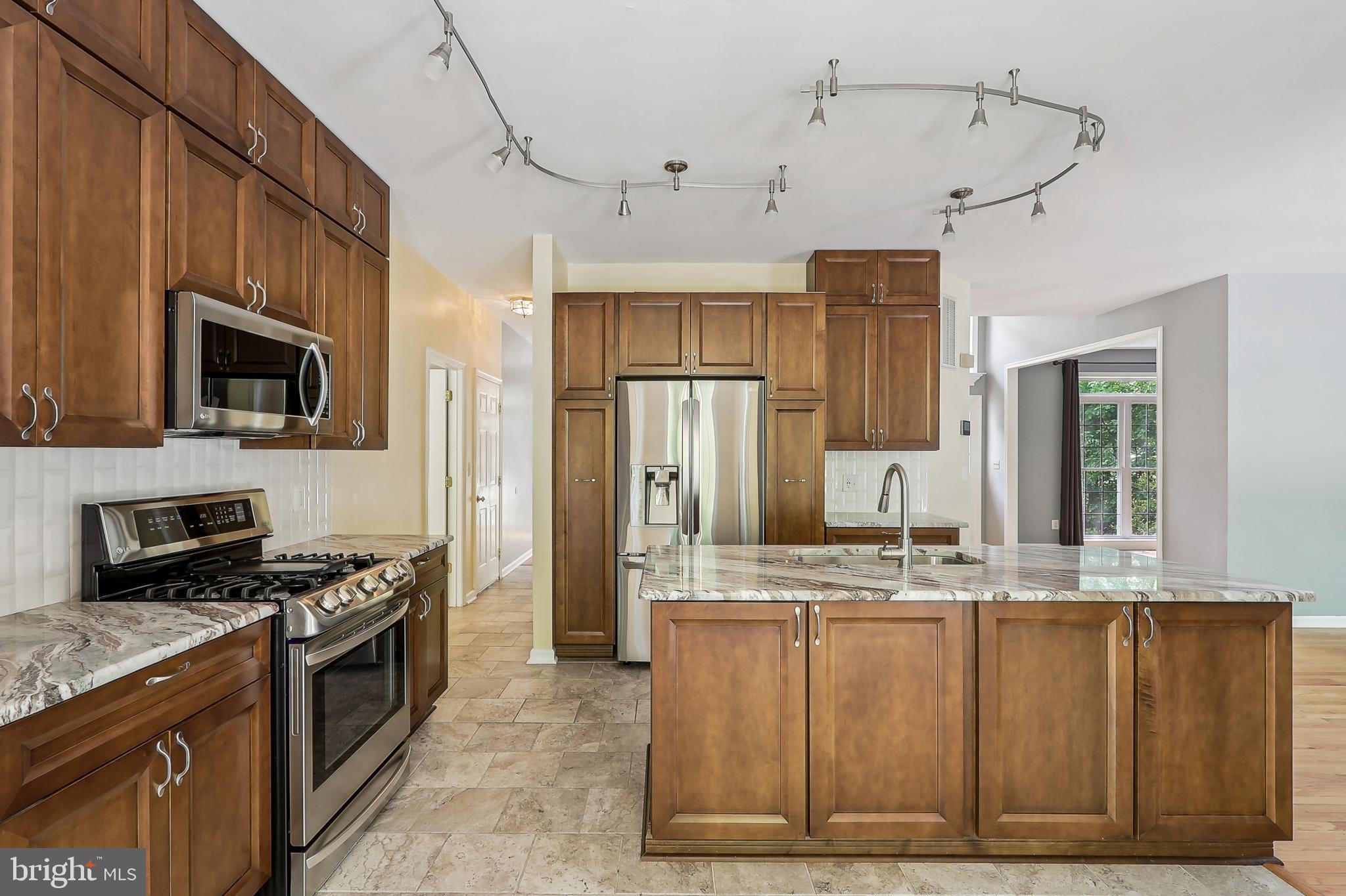 24 MONUMENT DR