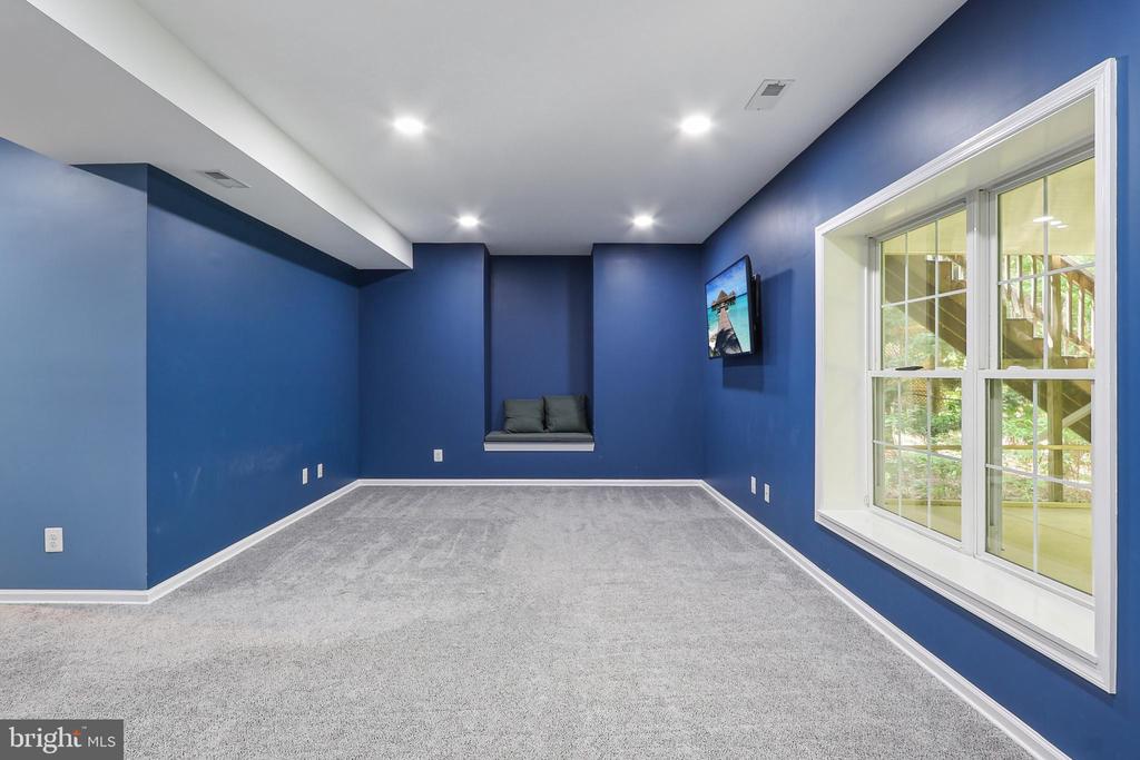 24 MONUMENT DR