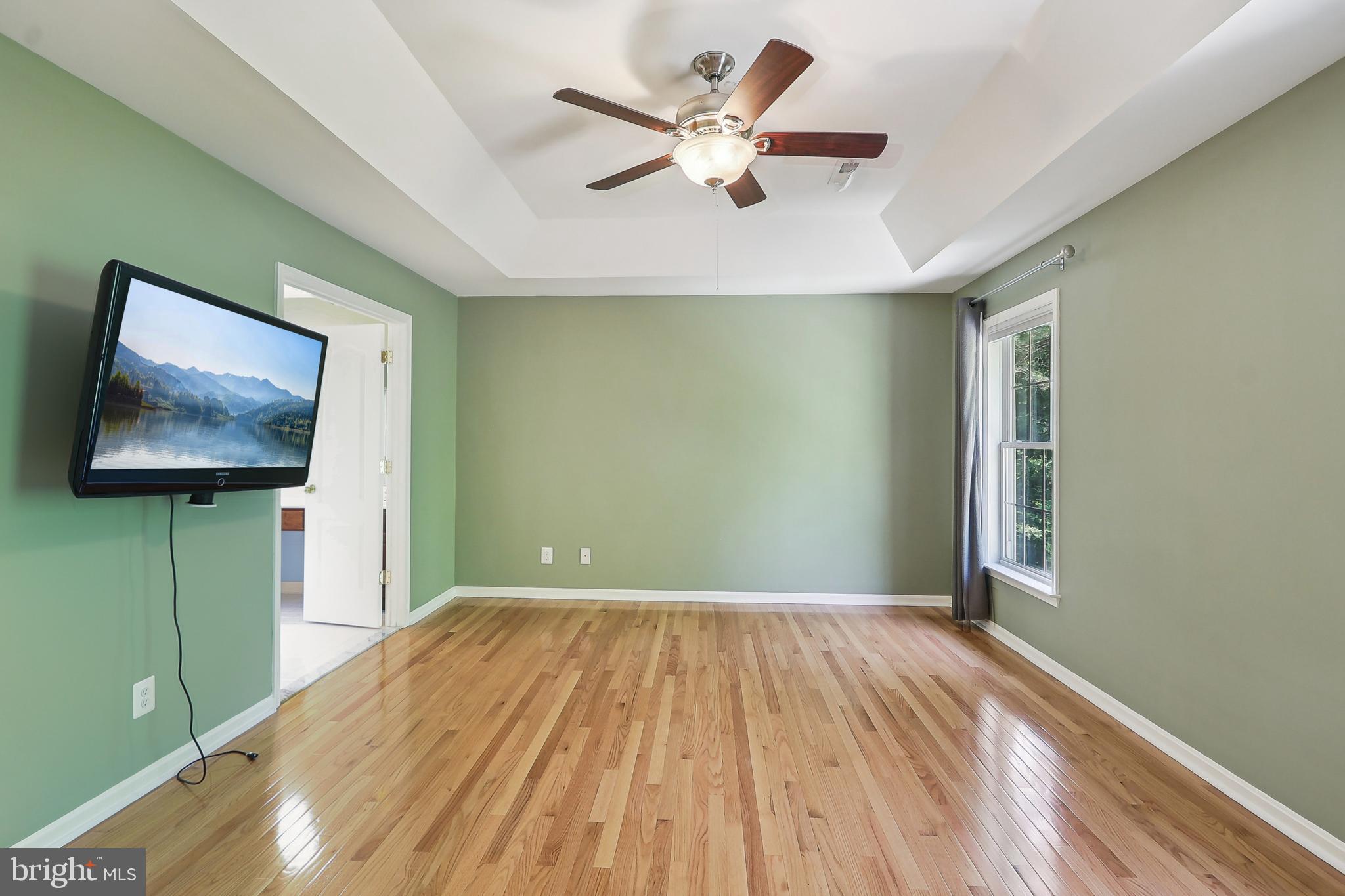 24 MONUMENT DR