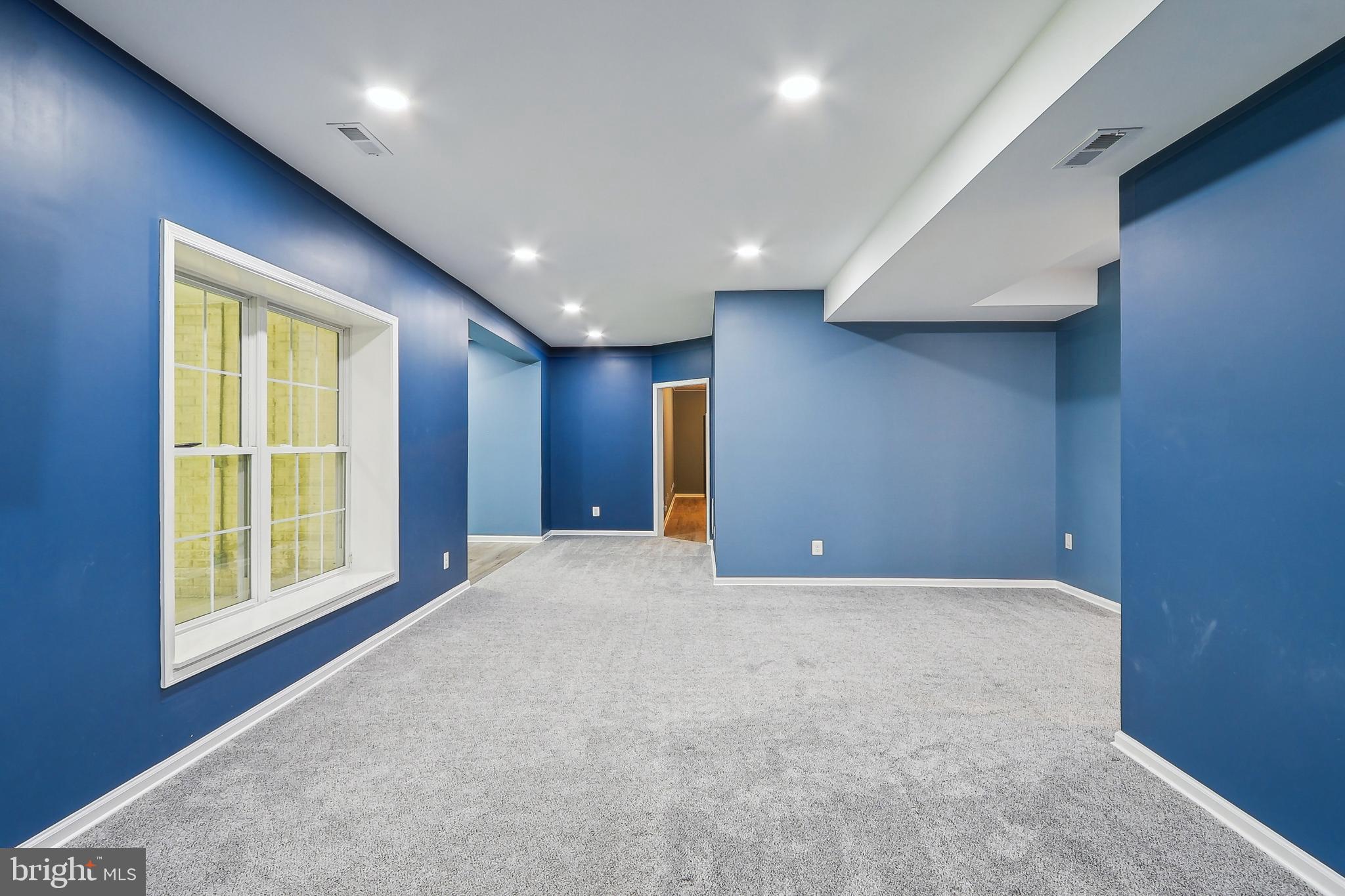 24 MONUMENT DR