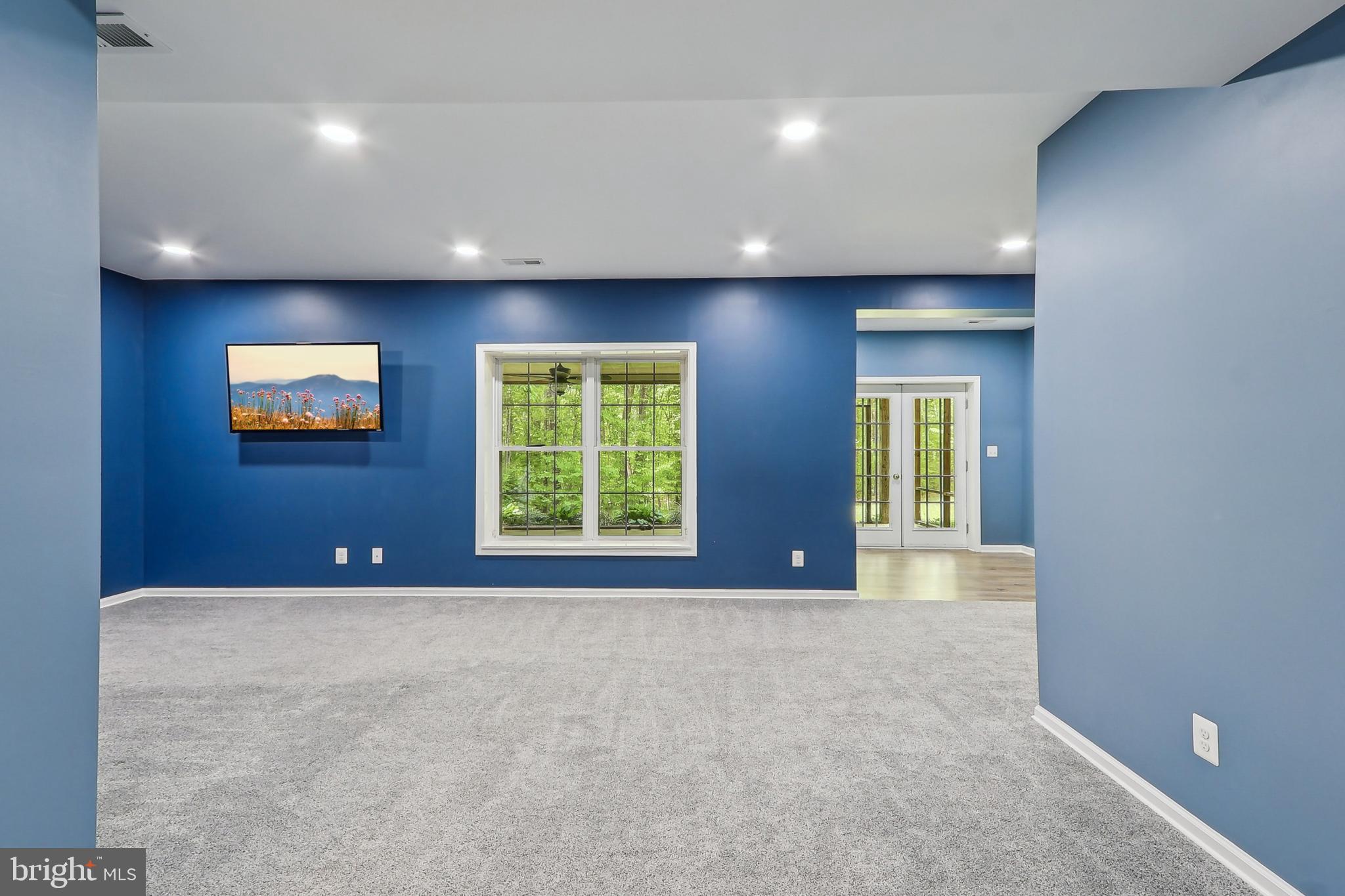 24 MONUMENT DR