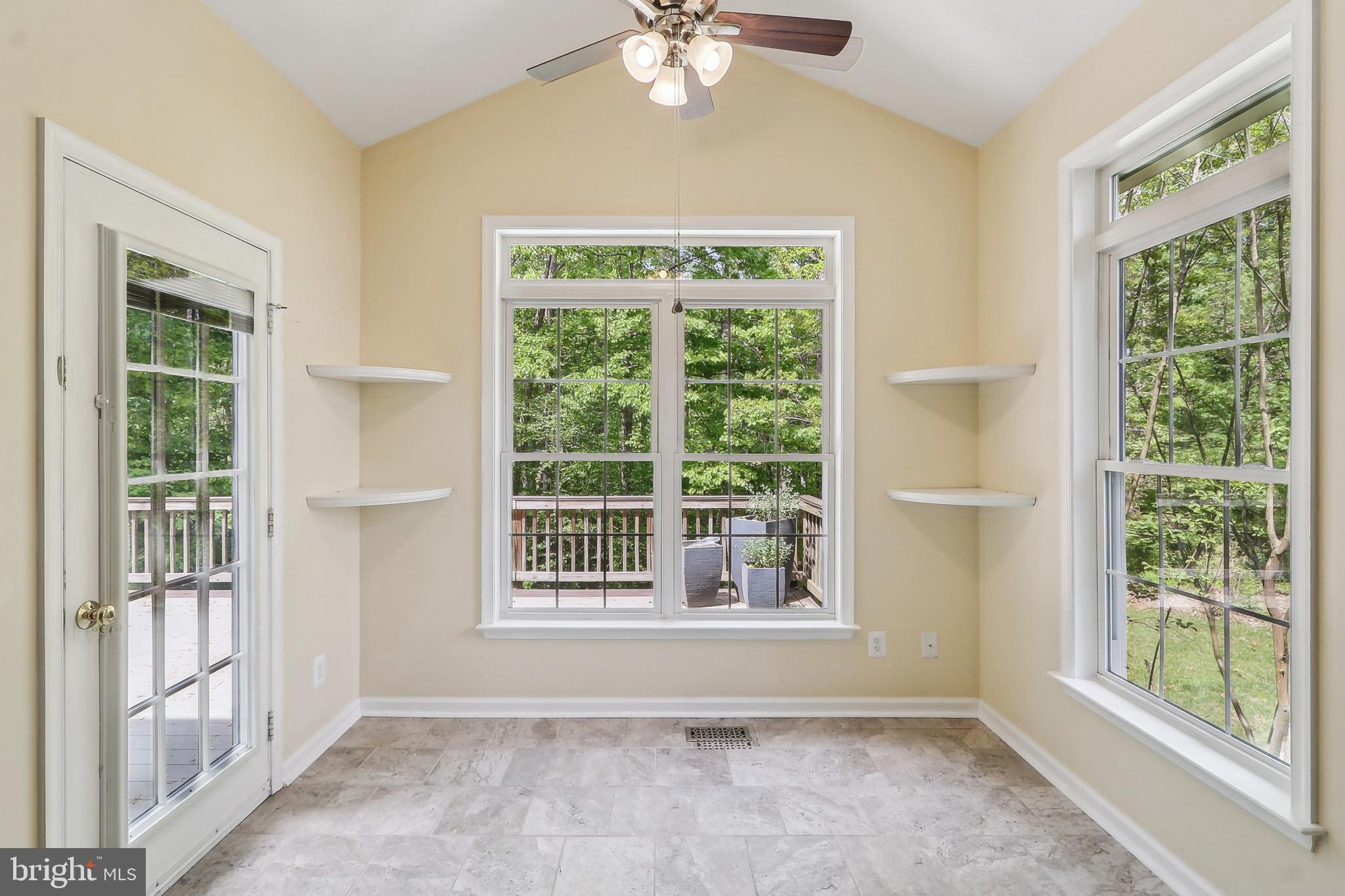 24 MONUMENT DR
