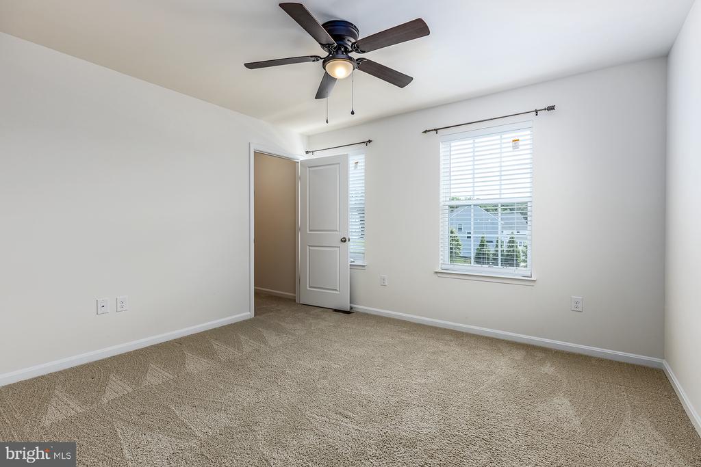 61 BAYSIDE DR