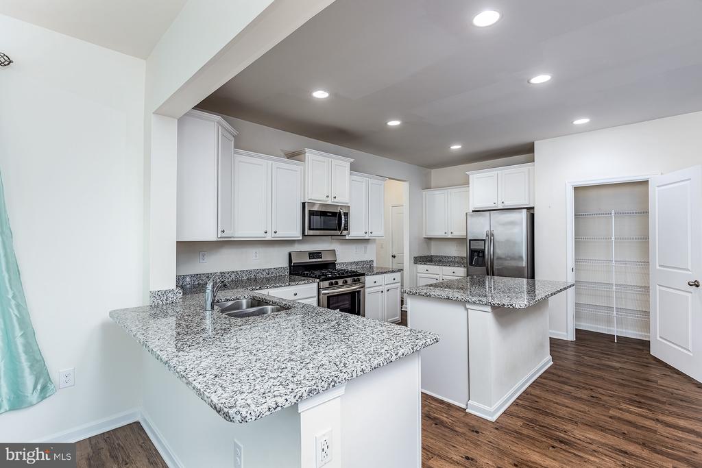 61 BAYSIDE DR