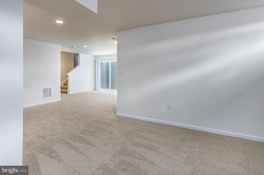 61 BAYSIDE DR