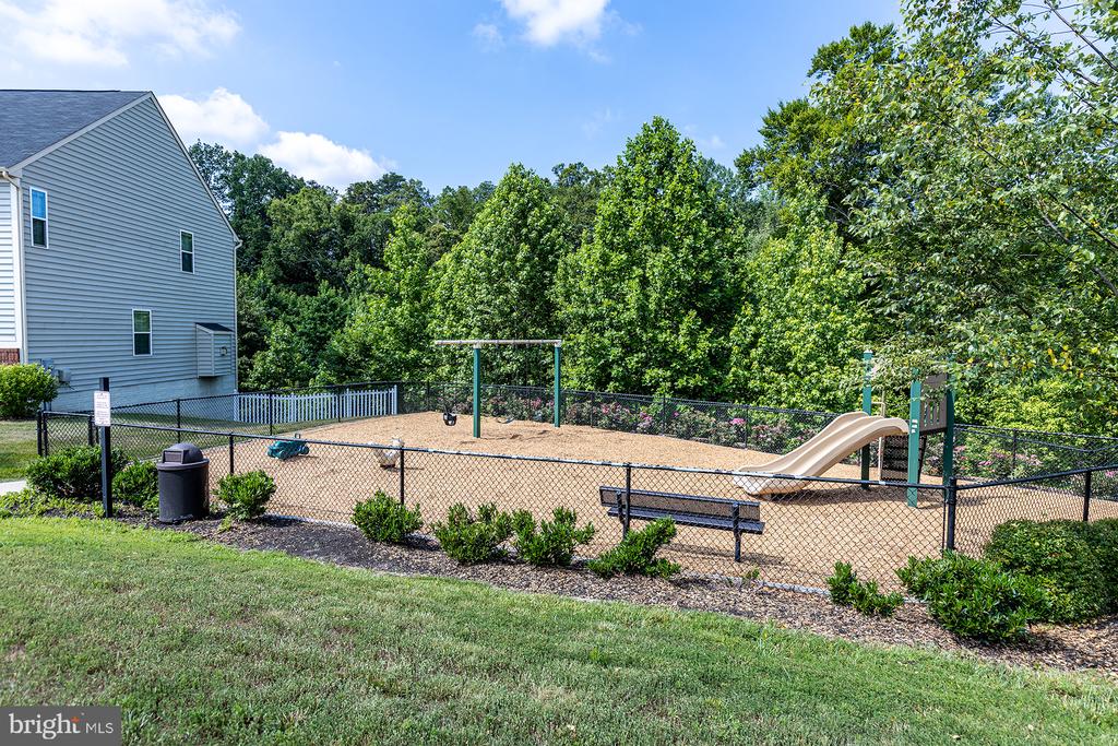 61 BAYSIDE DR