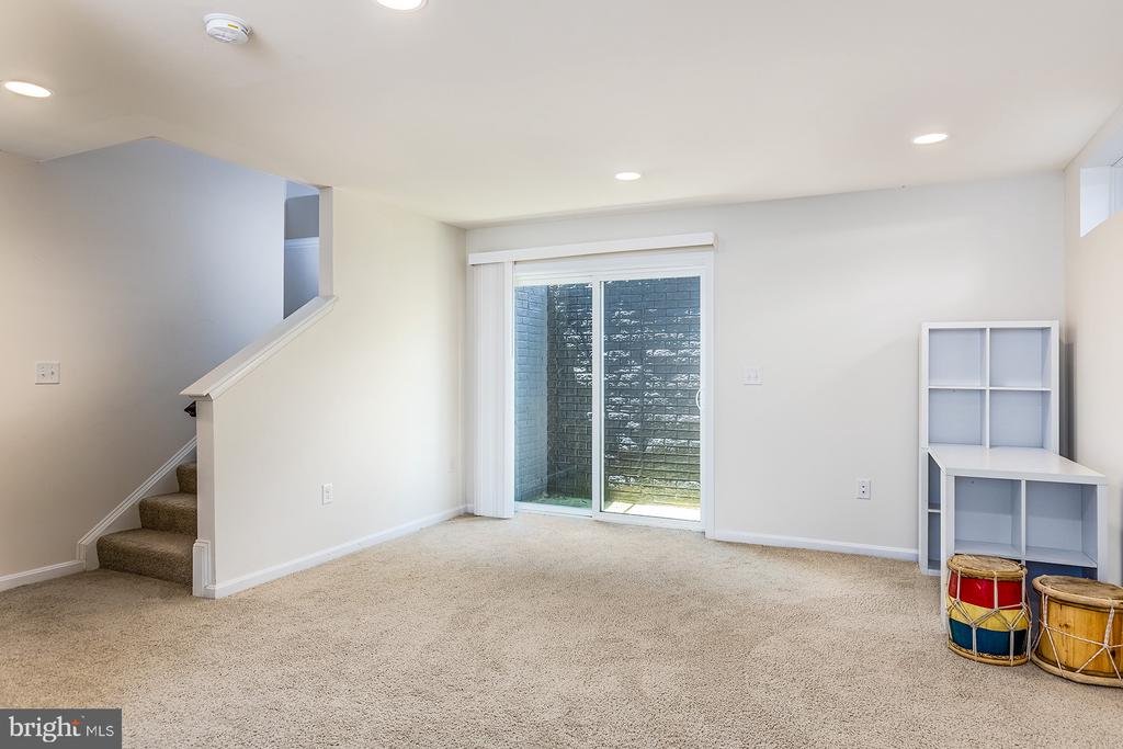 61 BAYSIDE DR
