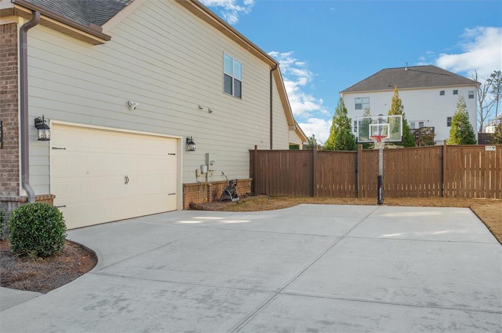 6670 Yellow Birch Street