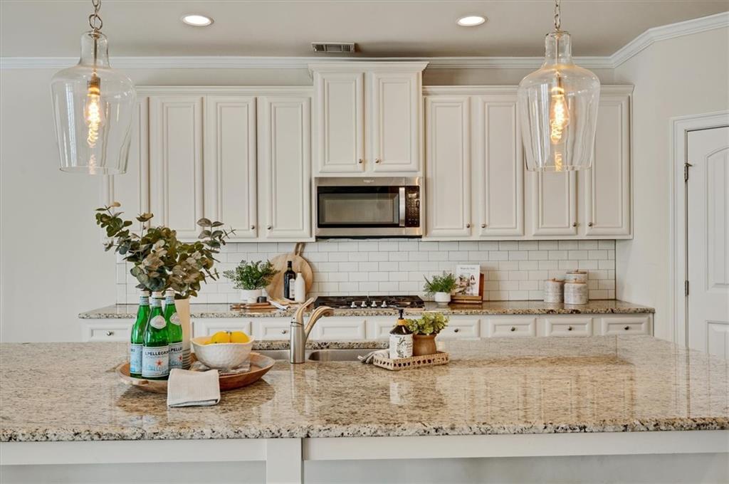 6670 Yellow Birch Street