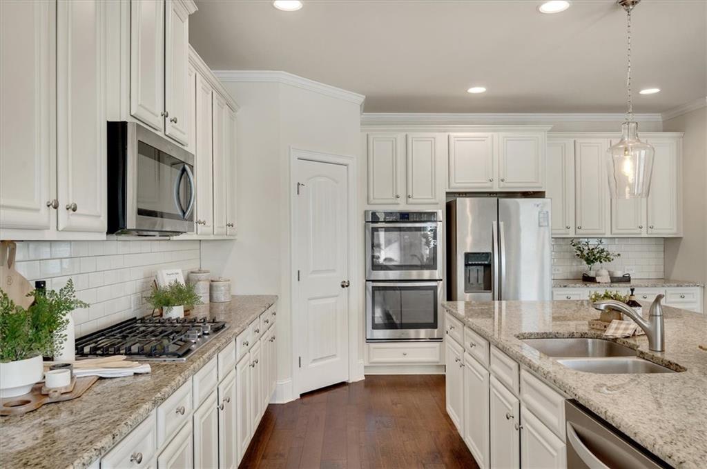 6670 Yellow Birch Street