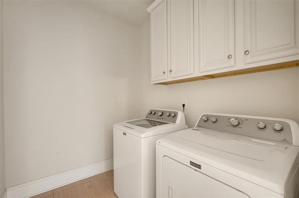 6670 Yellow Birch Street