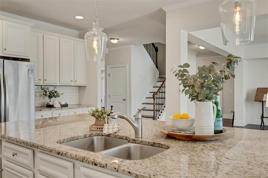 6670 Yellow Birch Street