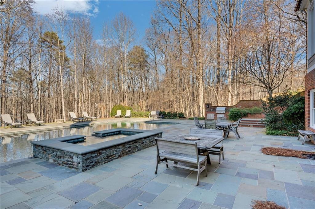 2000 Long Hollow Lane