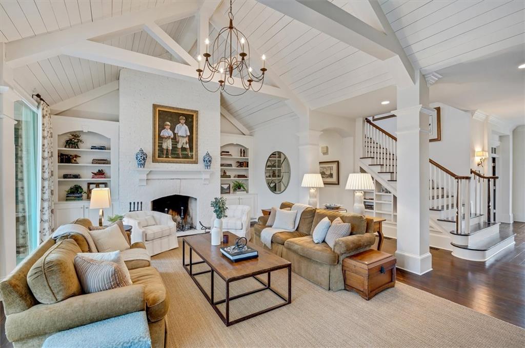 2000 Long Hollow Lane