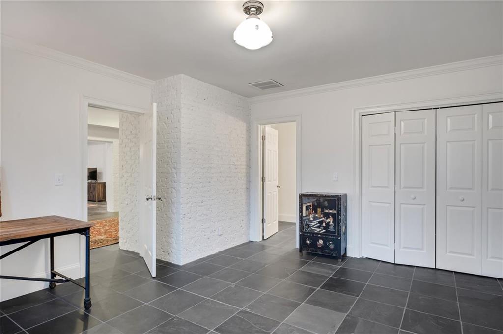 2000 Long Hollow Lane