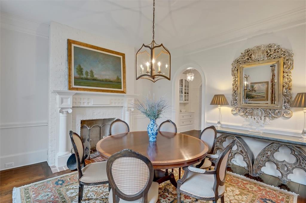 2000 Long Hollow Lane