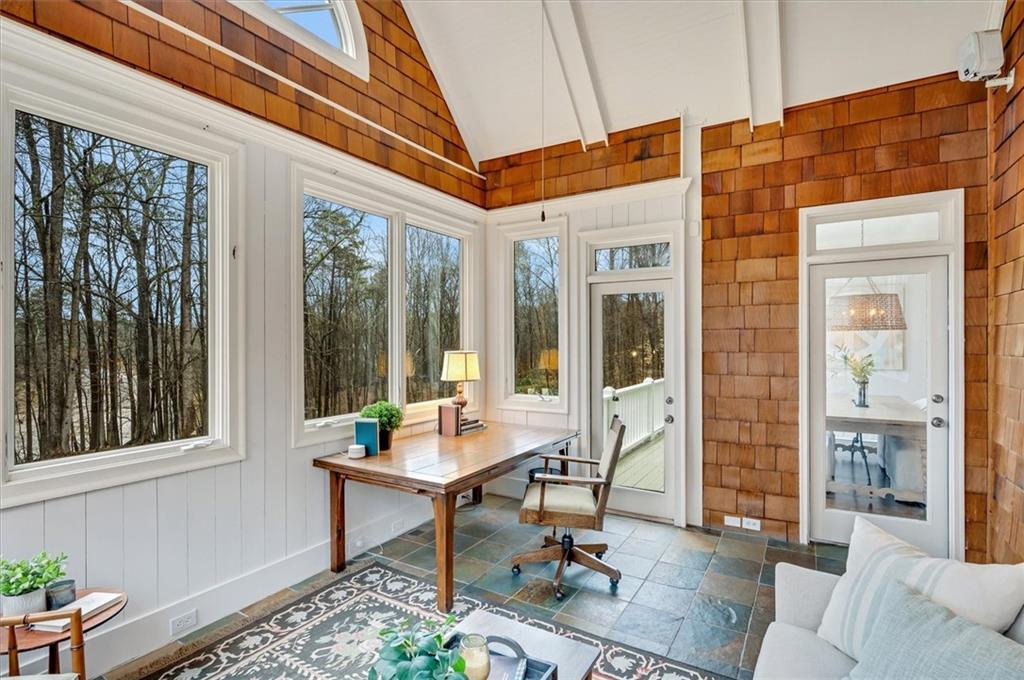 2000 Long Hollow Lane