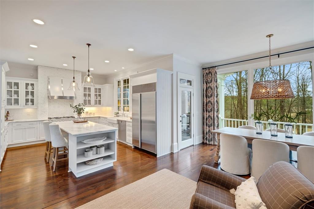 2000 Long Hollow Lane