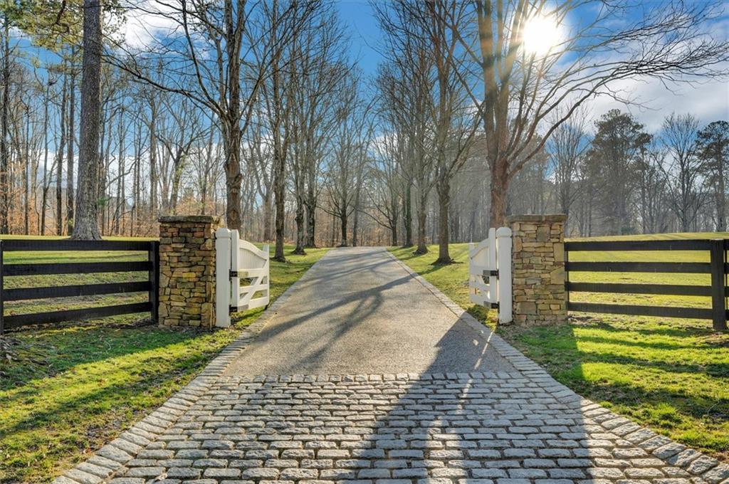 2000 Long Hollow Lane