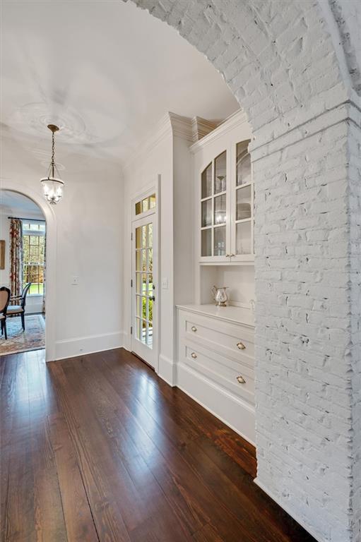 2000 Long Hollow Lane