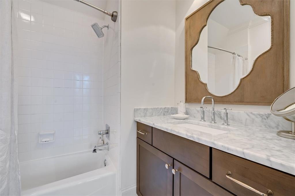 2000 Long Hollow Lane