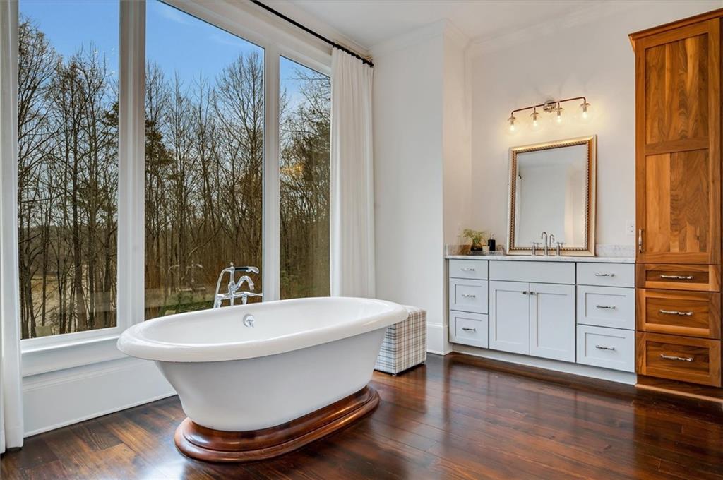 2000 Long Hollow Lane