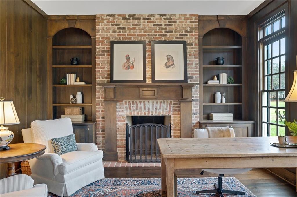 2000 Long Hollow Lane