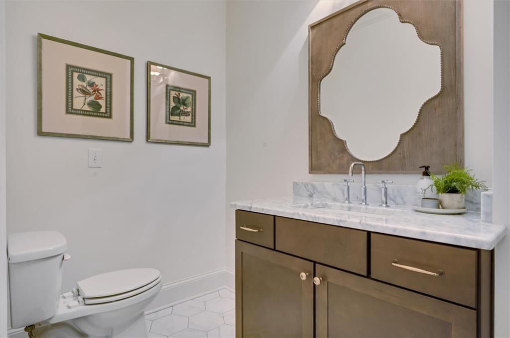 2000 Long Hollow Lane