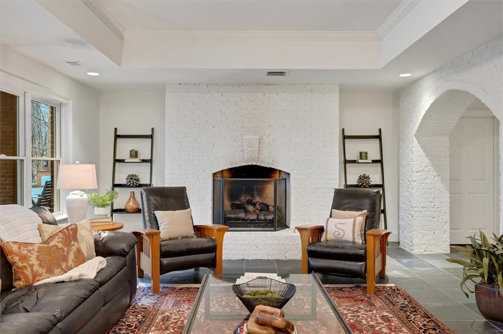 2000 Long Hollow Lane