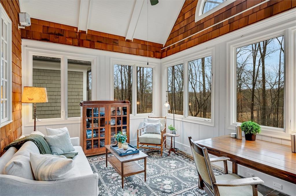 2000 Long Hollow Lane