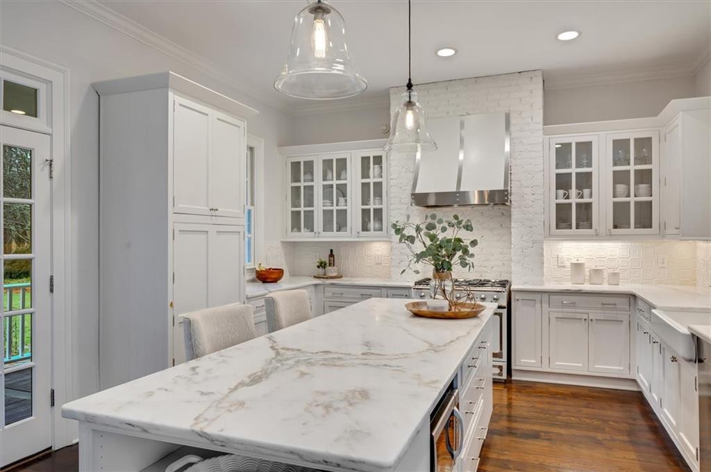 2000 Long Hollow Lane