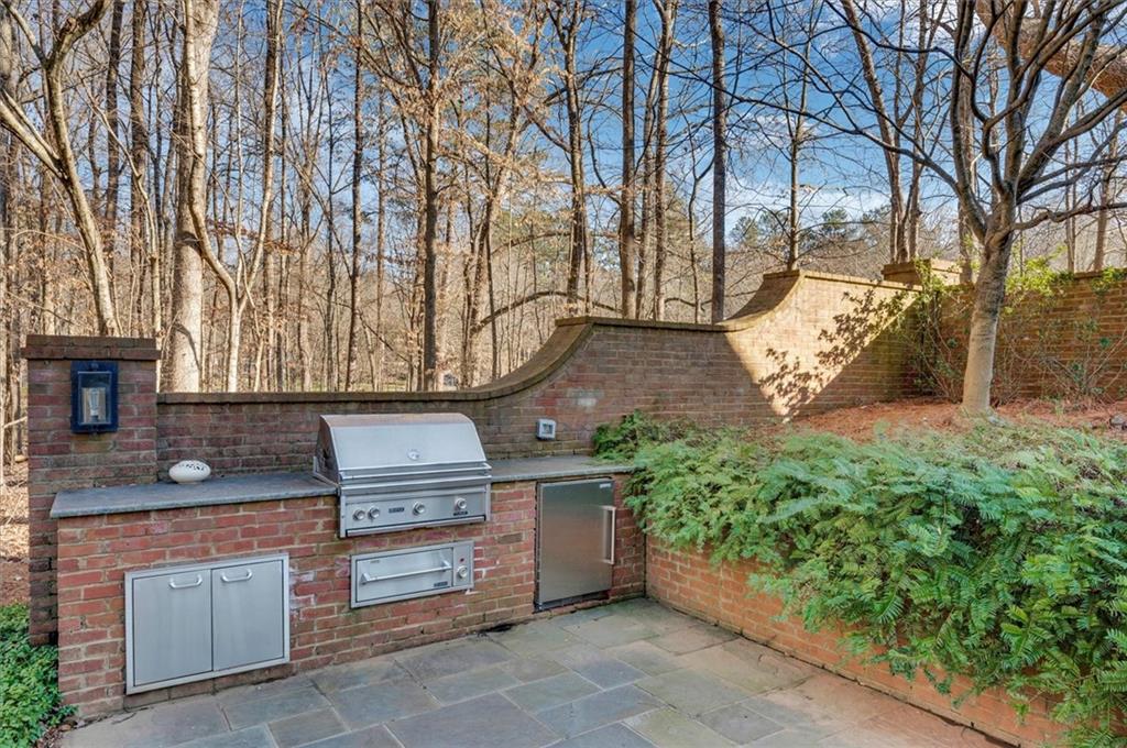 2000 Long Hollow Lane