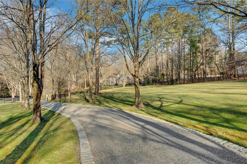 2000 Long Hollow Lane