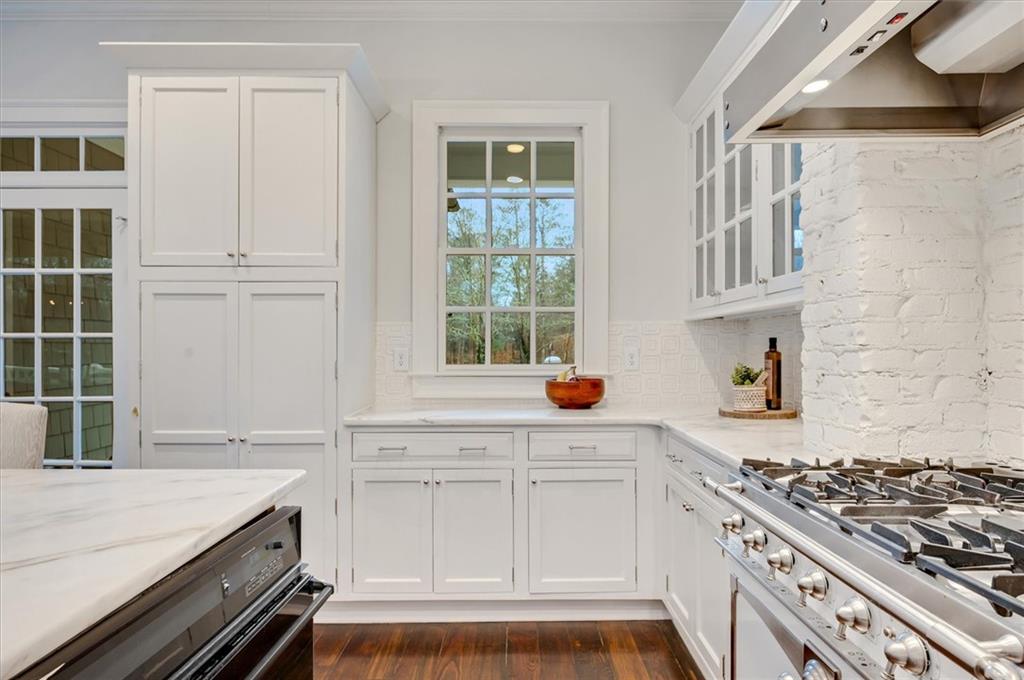 2000 Long Hollow Lane