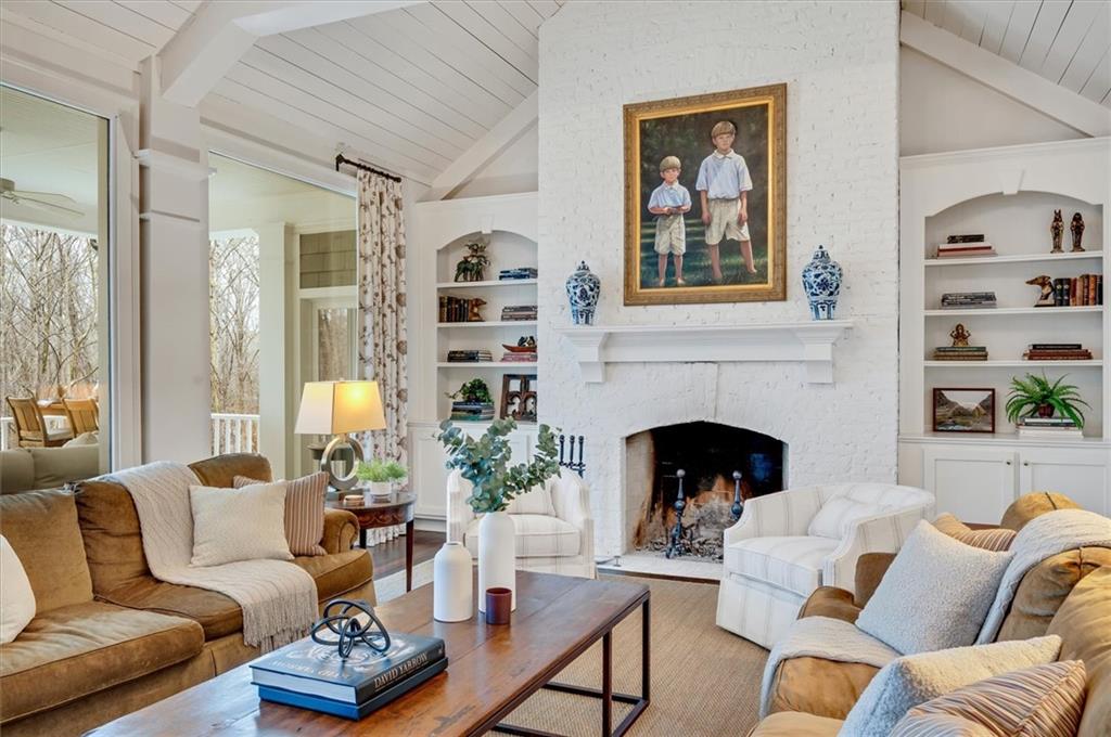 2000 Long Hollow Lane