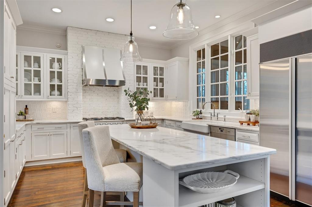 2000 Long Hollow Lane