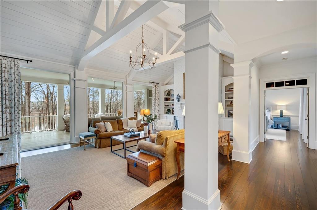 2000 Long Hollow Lane